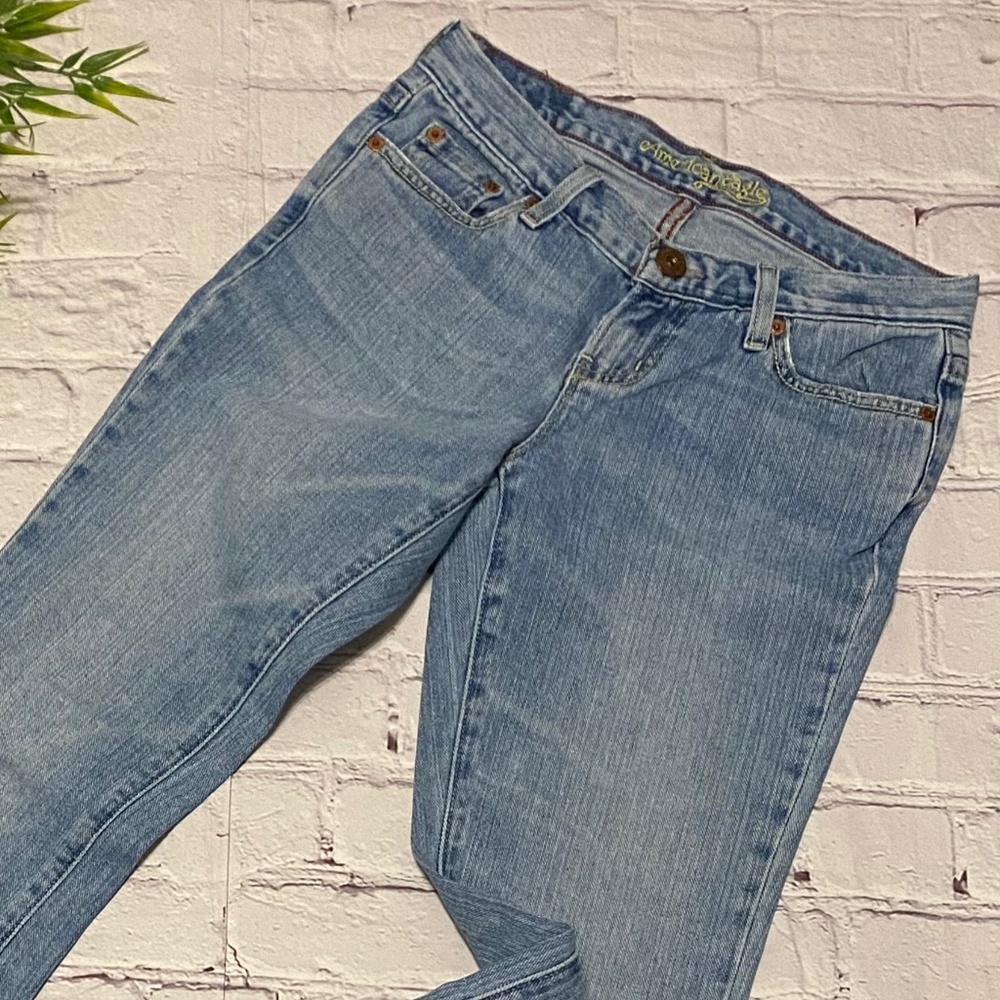 AEO Light Stone Wash Whiskered Low-Rise Boot Cut Jeans Sz 0